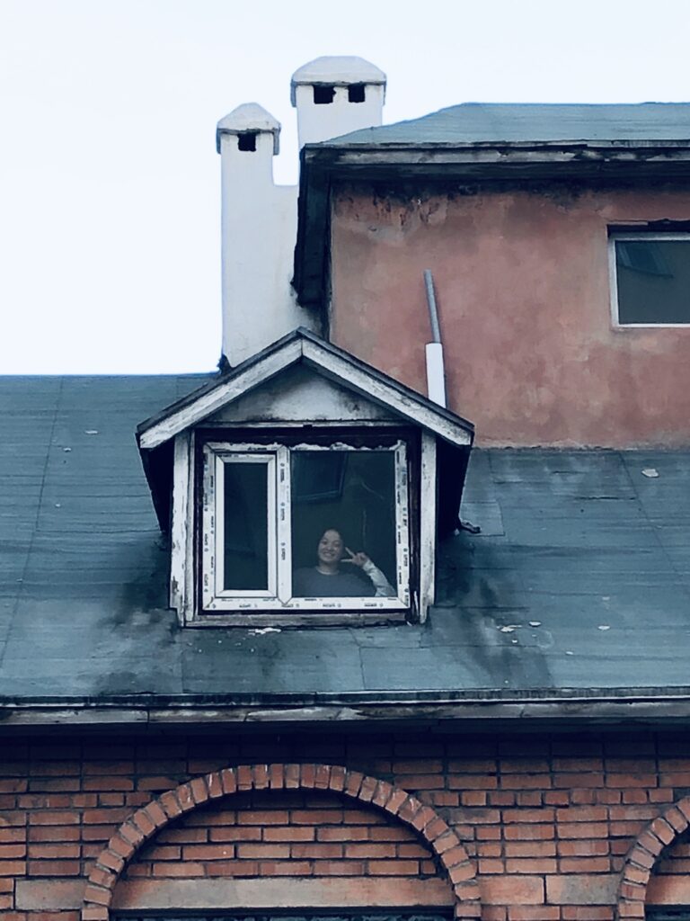 Luottamus ja vieraudentunne onnen ja ilon helpotuksessa